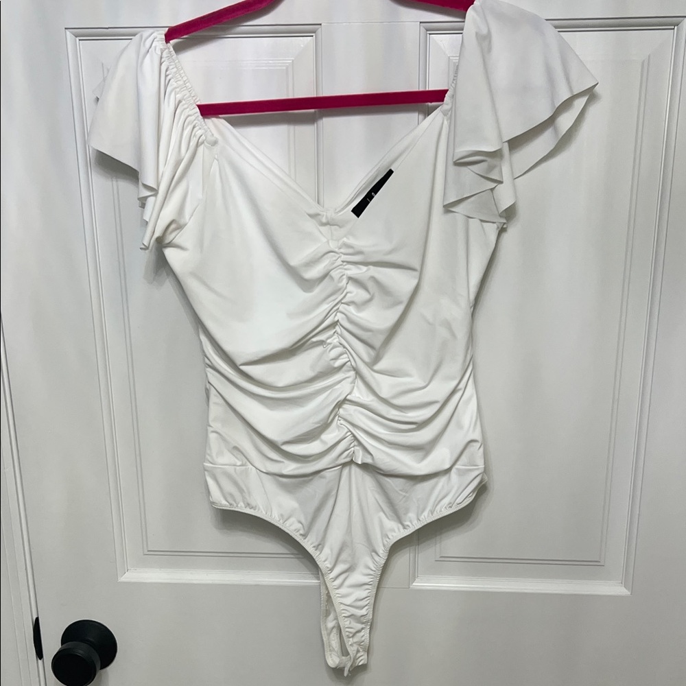 NWOT Lulu’s A Little Bit Of Love Ivory Ruched Flutter Sleeve Bodysuit - Picture 5 of 9